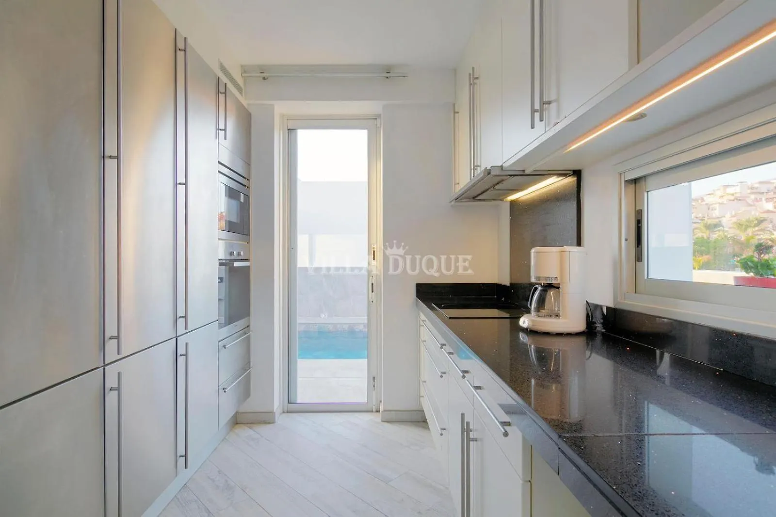El Duque Modern Villa With Pool アデヘ スペイン